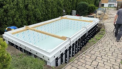 Εγκατάσταση και παραγωγή πισίνας με skimmer στο Slavkov u Brna