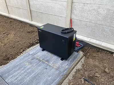 Heat pump for swimming pool