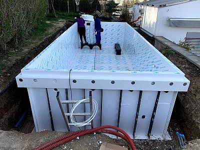 Piscine à débordement avec bain à remous à Brno Medlánky