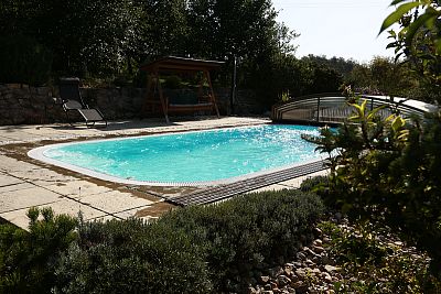 Piscine à débordement