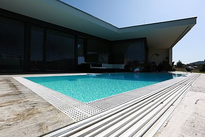 Rectangular swimming pool