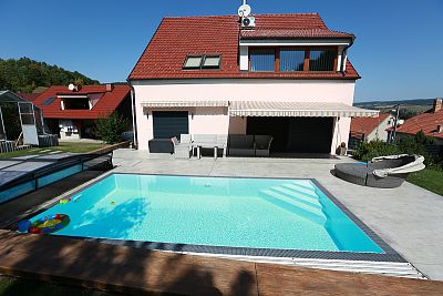 Rectangular swimming pool